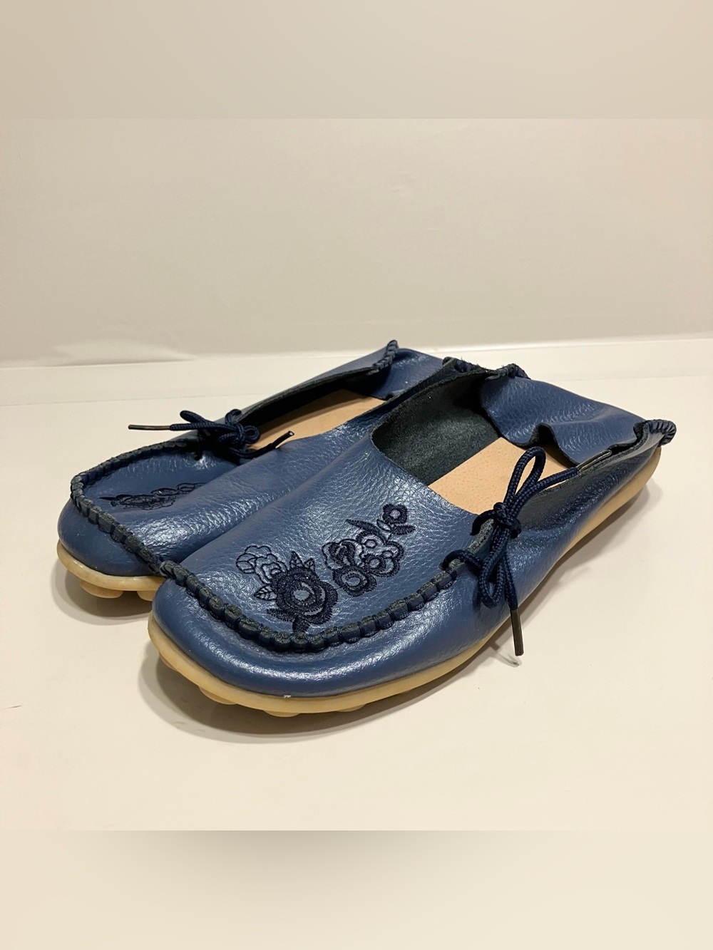Unbranded Womens Blue Leather Moc Toe Slip-On Perforated Loafer Flats Size EU 39